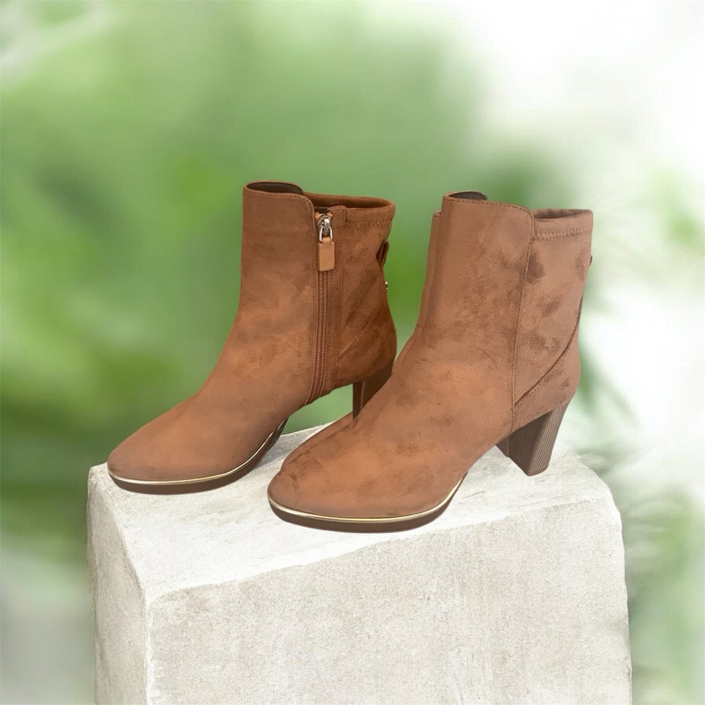 Tan Suede Ankle Boots - block heel Size 9 New With Box by Antonio Saint New York